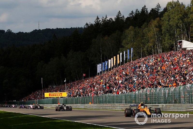 Lando Norris, McLaren MCL34, devant Kevin Magnussen, Haas F1 Team VF-19 et Romain Grosjean, Haas F1 Team VF-19