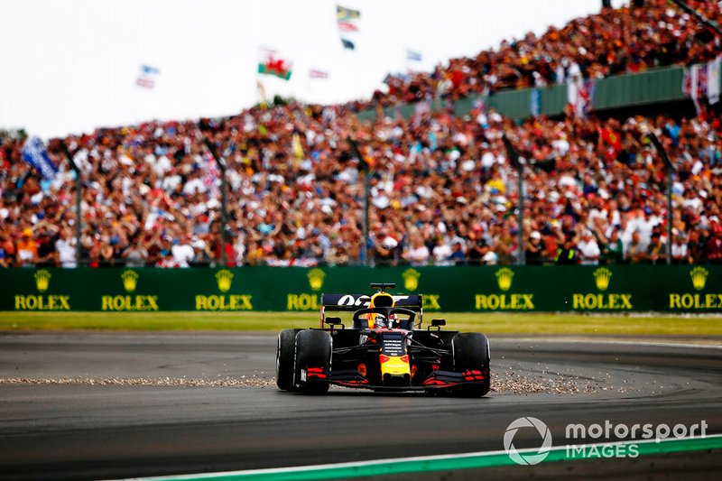 Max Verstappen, Red Bull Racing RB15, gira después del choque con Sebastian Vettel, Ferrari SF90