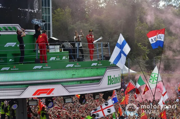 Podio: ganador de la carrera Charles Leclerc, Ferrari