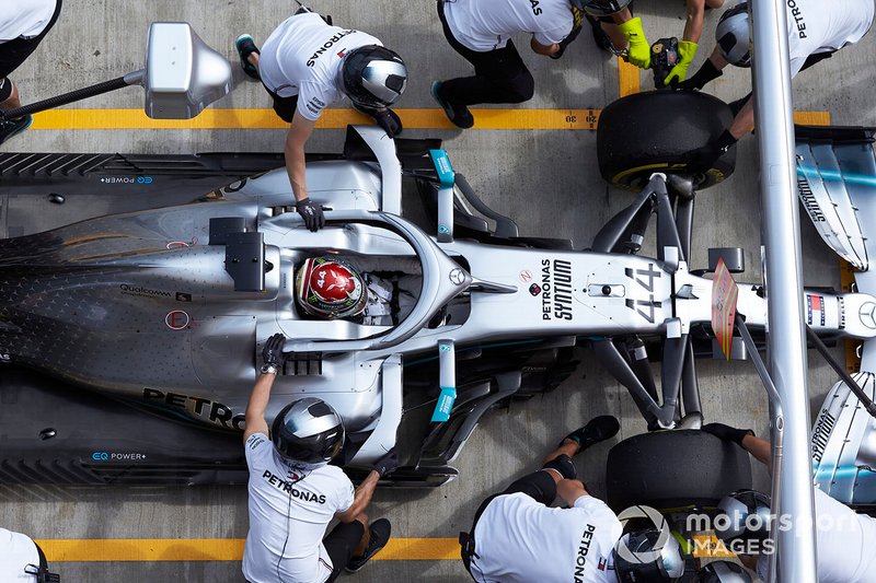 Lewis Hamilton, Mercedes AMG F1 W10, in the pits