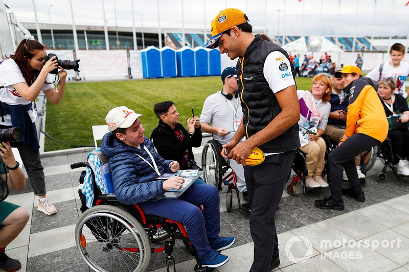 Carlos Sainz Jr., McLaren, and Lando Norris, McLaren, meet fans
