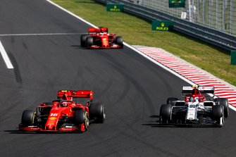 Charles Leclerc, Ferrari SF90, Antonio Giovinazzi, Alfa Romeo Racing C38, Sebastian Vettel, Ferrari SF90