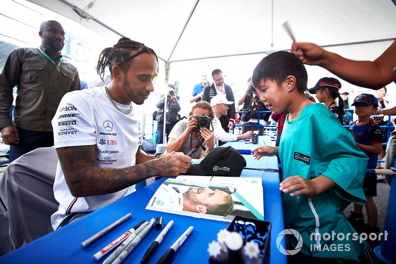 Lewis Hamilton, Mercedes AMG F1, meets fans