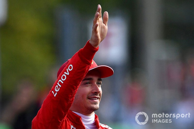 Ganador de la pole Charles Leclerc, Ferrari, celebra