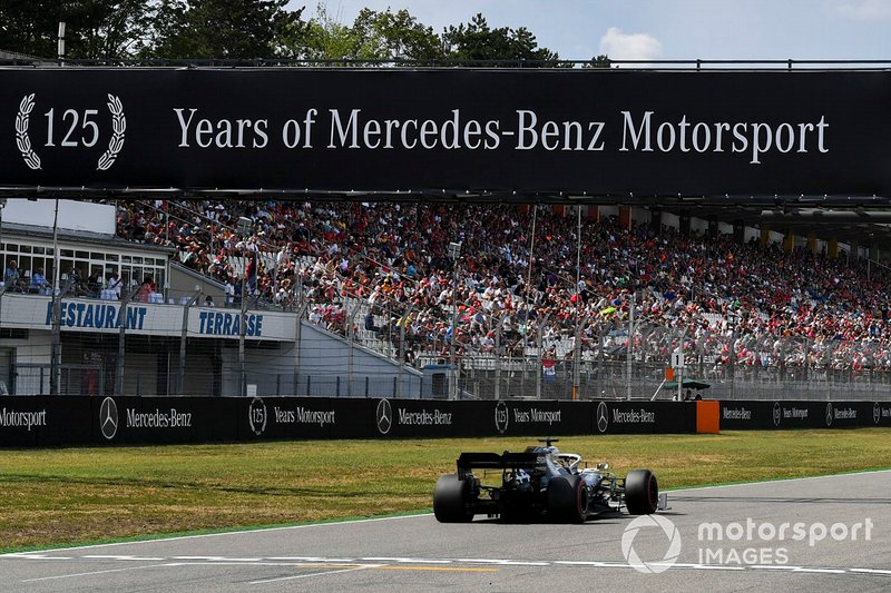 Lewis Hamilton, Mercedes AMG F1 W10, takes pole position