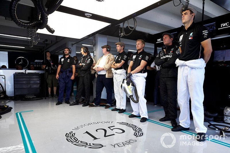 Mercedes AMG F1 mechanics