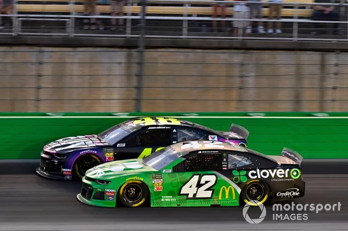  Kyle Larson, Chip Ganassi Racing, Chevrolet Camaro Clover and  Jimmie Johnson, Hendrick Motorsports, Chevrolet Camaro Ally