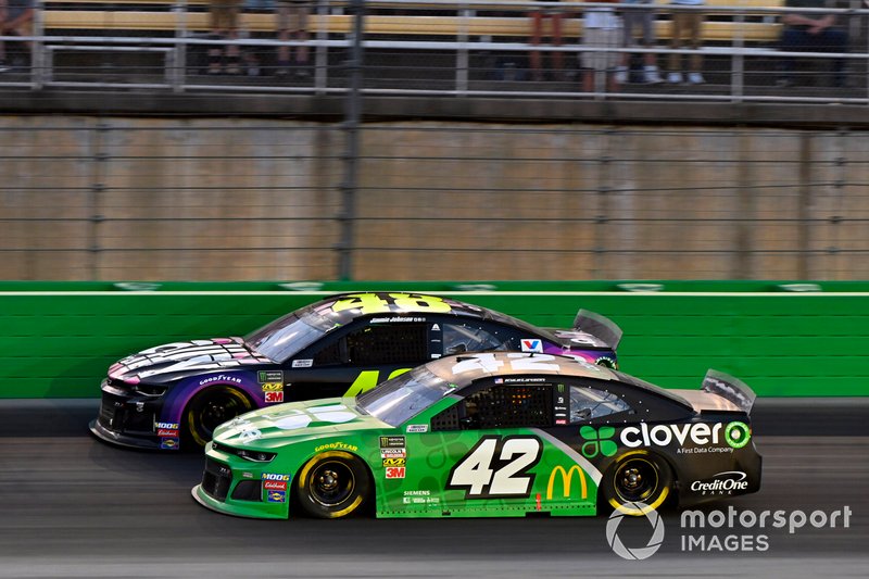 Kyle Larson, Chip Ganassi Racing, Chevrolet Camaro Clover and Jimmie Johnson, Hendrick Motorsports, Chevrolet Camaro Ally