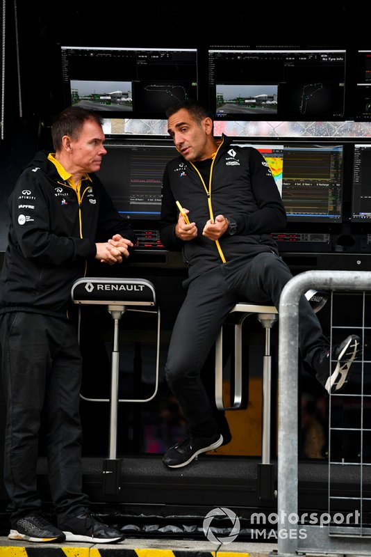 Alan Permane, Trackside Operations Director, Renault F1 Team and Cyril Abiteboul, Managing Director, Renault F1 Team