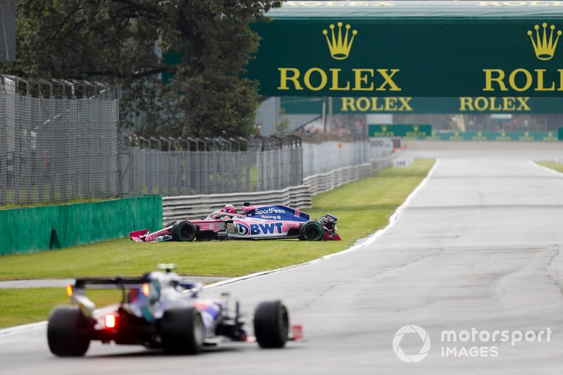 Sergio Perez, Racing Point RP19, esce di pista subendo danni nella parte frontale e posteriore
