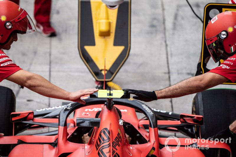 Prove dei pit stop della Ferrari con la Ferrari SF90