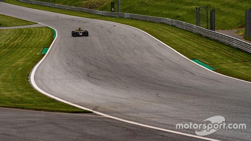 Guanyu Zhou, Renault Sport Academy, con un Renault F1 de 2017 en Austria