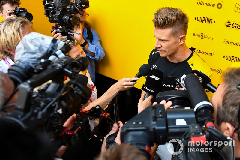 Nico Hulkenberg, Renault F1 Team, parla ai media