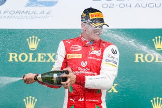 Podium: winnaar Mick Schumacher, Prema Racing