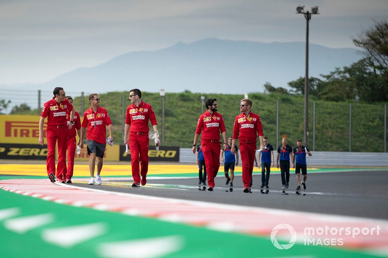 Sebastian Vettel, Ferrari, découvre la piste
