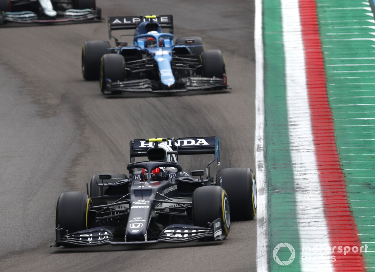 Pierre Gasly, AlphaTauri AT02, Esteban Ocon, Alpine A521