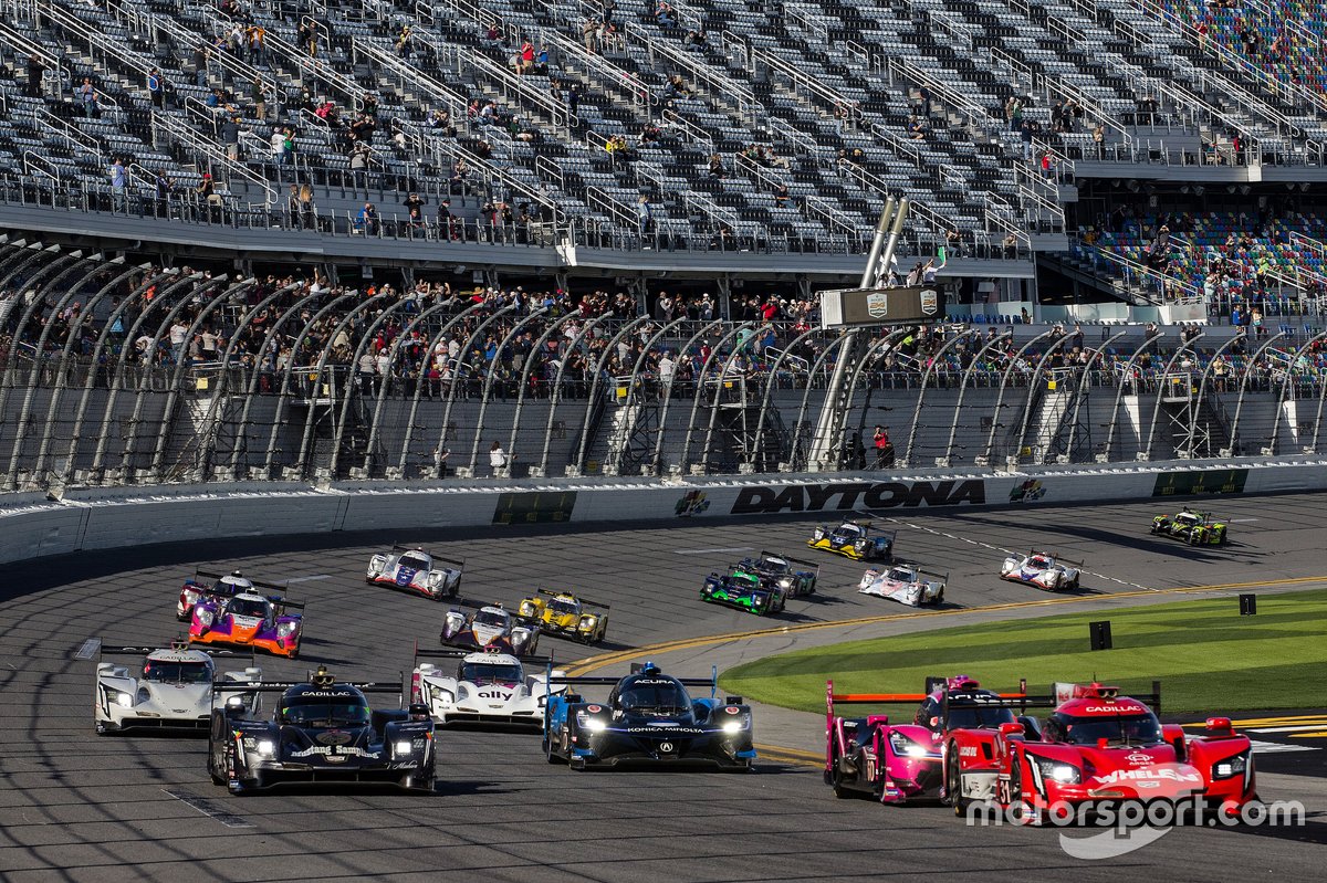 #01: Cadillac Chip Ganassi Racing Cadillac DPi , DPi: Renger van der Zande, Scott Dixon, Marcus Ericsson, Kevin Magnussen, #5: JDC-Miller MotorSports Cadillac DPi, DPi: Sebastien Bourdais, Loic Duval, Tristan Vautier, #48 Action Express Racing Cadillac DPi: Jimmie Johnson, Kamui Kobayashi, Simon Pagenaud, Mike Rockenfeller , #10: Konica Minolta Acura ARX-05 Acura DPi, DPi: Ricky Taylor, Filipe Albuquerque, Alexander Rossi, Helio Castroneves, #60: Meyer Shank Racing w/Curb-Agajanian Acura DPi, DPi: Olivier Pla, A.J. Allmendinger, Dane Cameron, Juan Pablo Montoya, #31: Whelen Engineering Racing Cadillac DPi, DPi: Chase Elliott, Felipe Nasr, Pipo Derani, Mike Conway, start