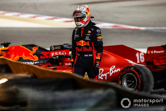 Max Verstappen, Red Bull Racing, se retira después de retirarse