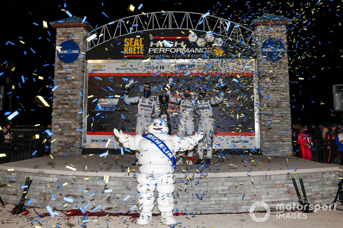 Podio: #55 Mazda Motorsports Mazda DPi: Oliver Jarvis, Jonathan Bomarito, Harry Tincknell