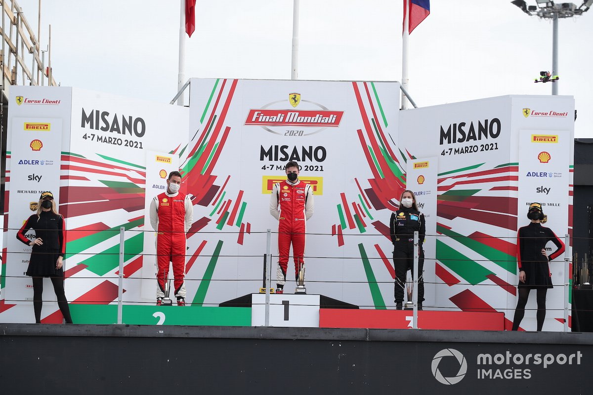 Il podio Trofeo Pirelli Gara2 categoria PRO: al primo posto Thomas Neubauer, Charles Pozzi-Courage, secondo posto John Wartique, Francorchamps Motors Luxembourg, terzo posto Fabienne Wohlwend, Octane 126