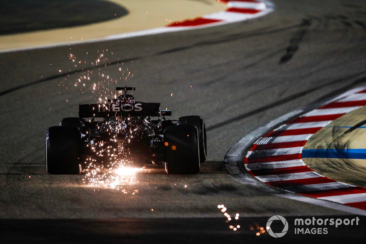 Scintille generate dall'auto di George Russell, Mercedes F1 W11