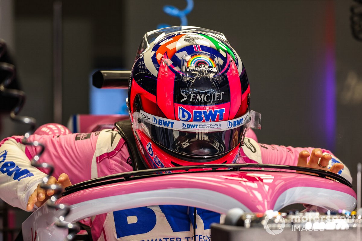 Sergio Perez, Racing Point, aracına biniyor