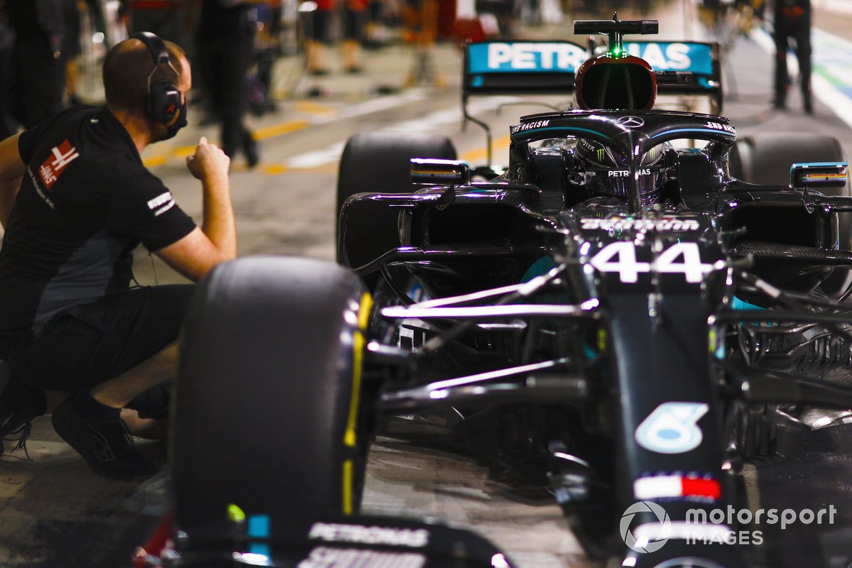 Lewis Hamilton, Mercedes F1 W11, in pit lane