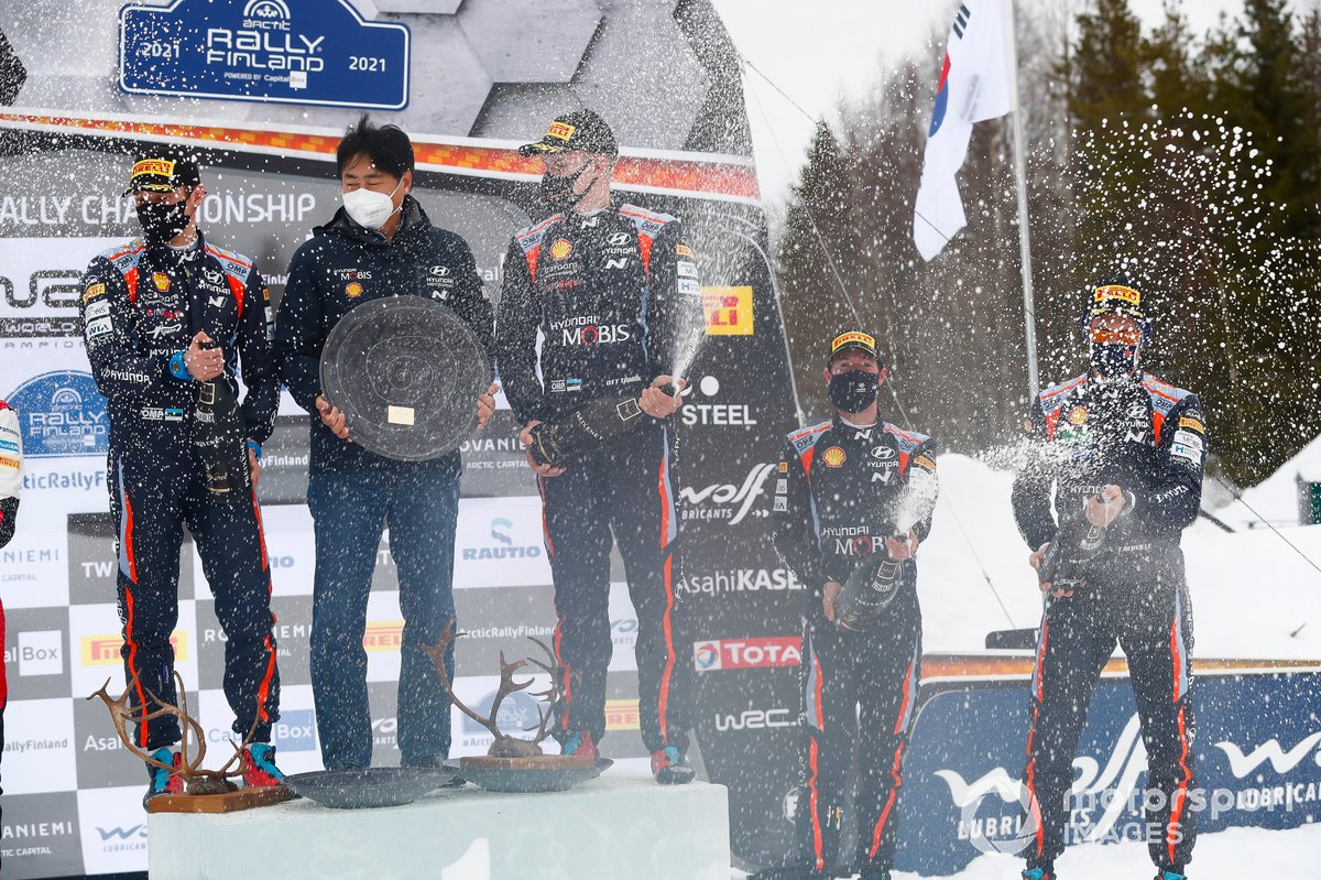 Podio: Ott Tänak, Martin Järveoja, Hyundai Motorsport Hyundai i20 Coupe WRC, Thierry Neuville, Martijn Wydaeghe, Hyundai Motorsport Hyundai i20 Coupe WRC