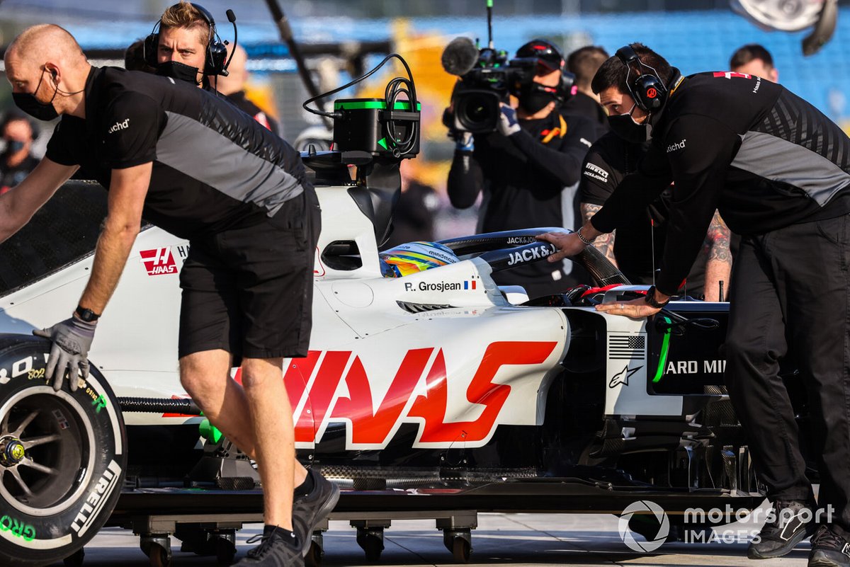 Romain Grosjean, Haas VF-20, retourne dans son garage