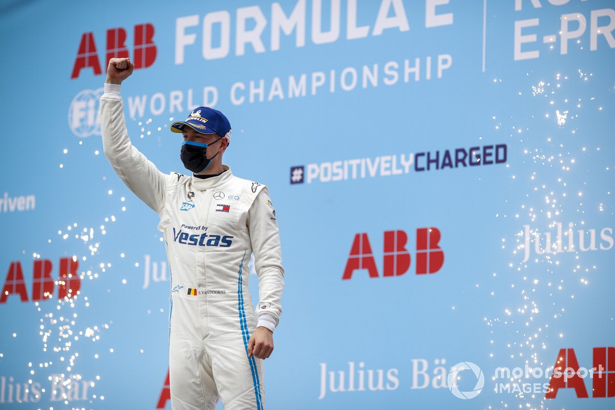 Stoffel Vandoorne, Mercedes-Benz EQ, primo classificato, sul podio