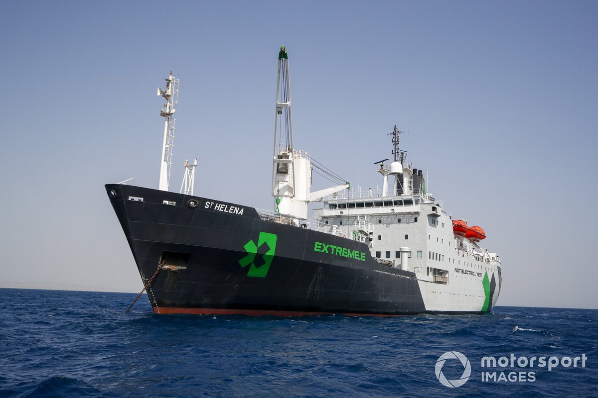 El barco logístico de St Helena