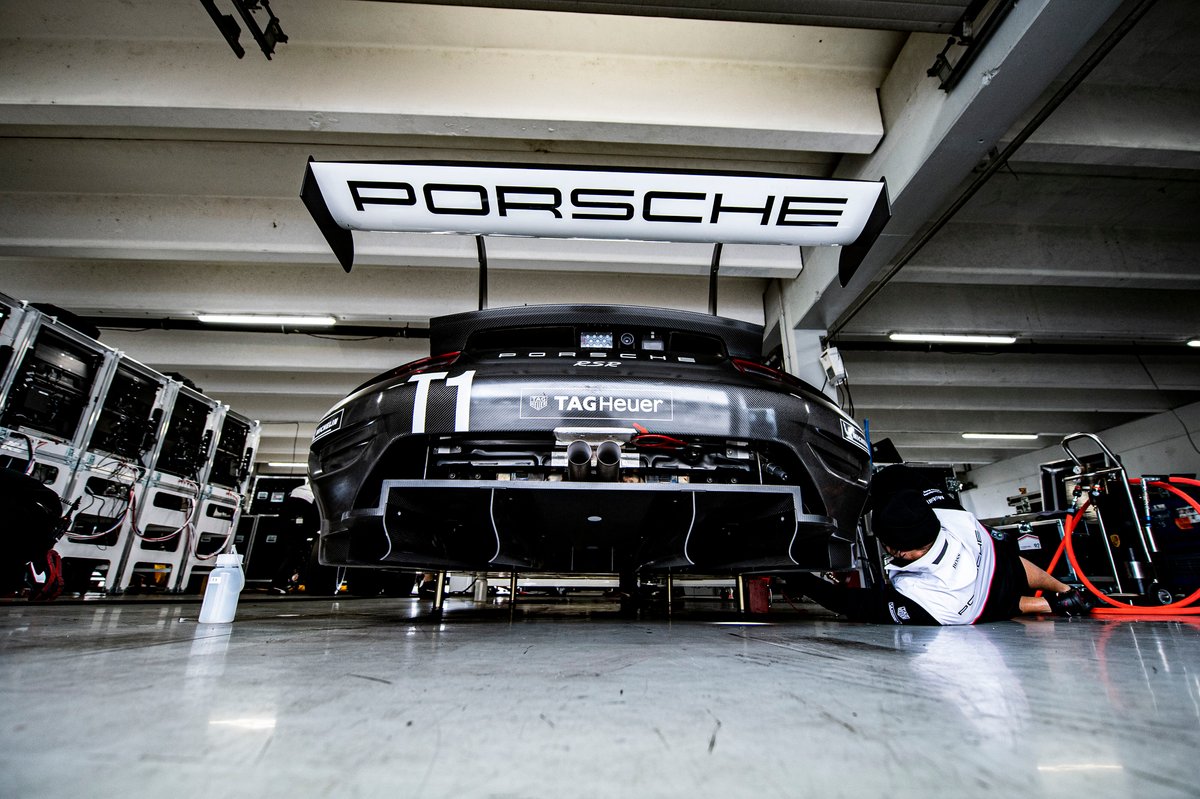 Porsche 911 RSR