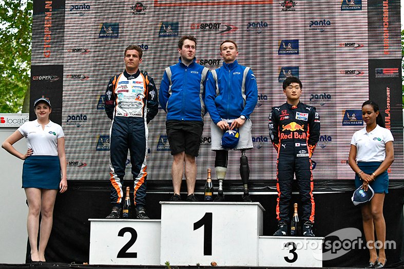 Podio: Ganador de la carrera Billy Monger, Carlin,