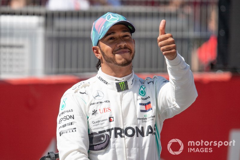 Lewis Hamilton, Mercedes AMG F1, gives fans a thumbs up after Qualifying