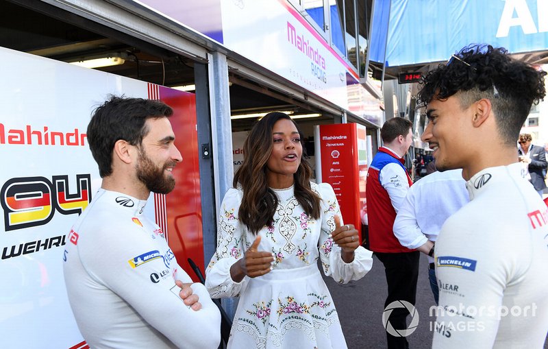 Actress Naomi Harris with Jérôme d'Ambrosio, Mahindra Racing, Pascal Wehrlein, Mahindra Racing