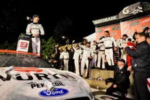 Race Winner Brad Keselowski, Team Penske, Ford Mustang Wurth