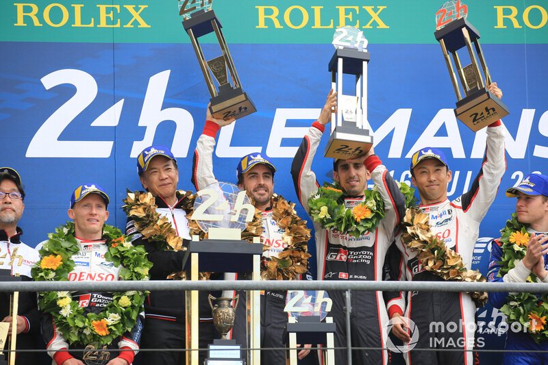 Les vainqueurs #8 Toyota Gazoo Racing Toyota TS050: Sébastien Buemi, Kazuki Nakajima, Fernando Alonso