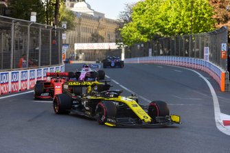 Daniel Ricciardo, Renault R.S.19, Charles Leclerc, Ferrari SF90