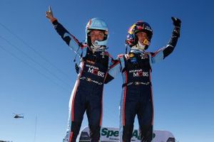 Thierry Neuville, Nicolas Gilsoul, Hyundai Motorsport Hyundai i20 Coupe WRC celebra la victoria