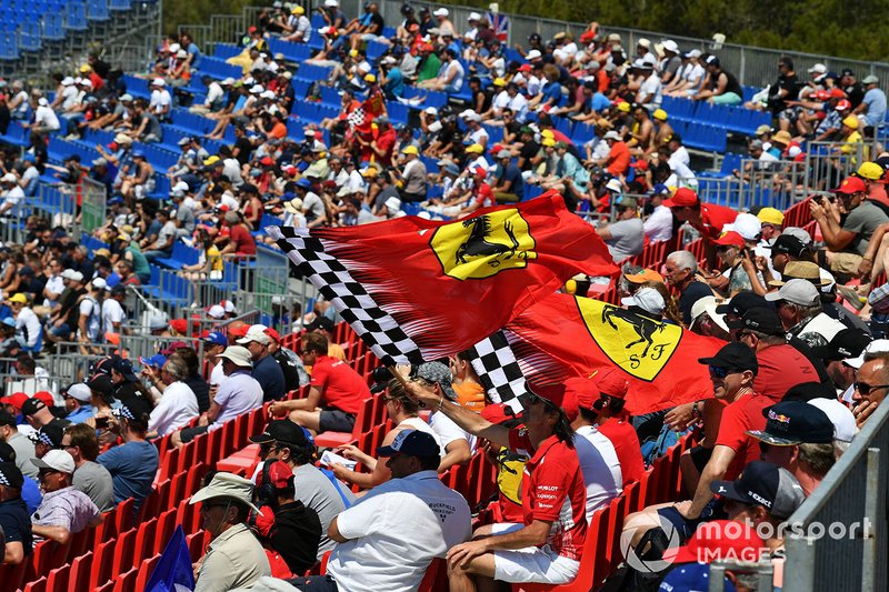 Fãs da Ferrari em Paul Ricard antes do treino de classificação