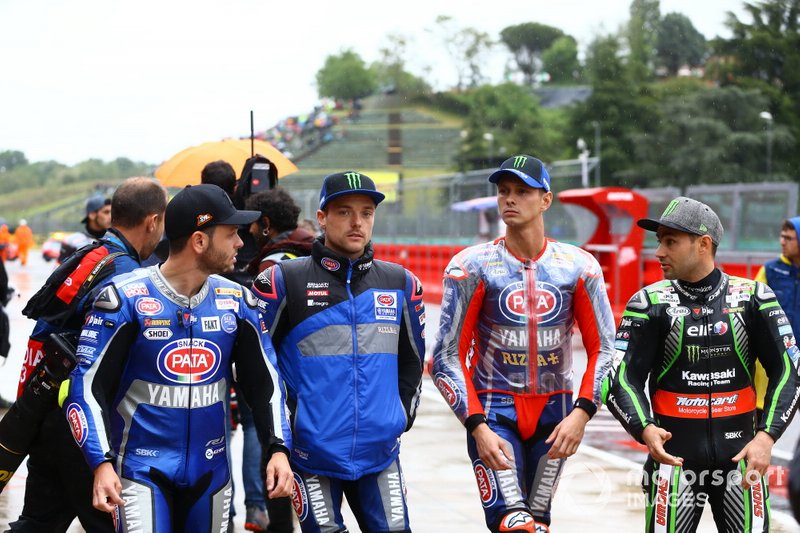 Cortes, Alex Lowes, Pata Yamaha, Michael van der Mark, Pata Yamaha, Leon Haslam, Kawasaki Racing Team, lasciano il briefing dei piloti