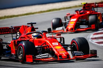 Sebastian Vettel, Ferrari SF90, en Charles Leclerc, Ferrari SF90