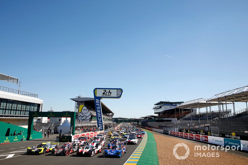 Foto oficial con todos los coches de Le Mans 2019