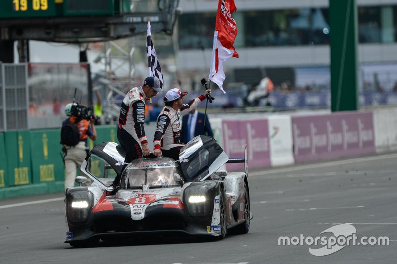 Il vincitore #8 Toyota Gazoo Racing Toyota TS050: Sébastien Buemi, Kazuki Nakajima, Fernando Alonso