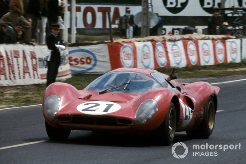 Ludocivo Scarfiotti, Mike Parkes, Ferrari 330 P4 Coup