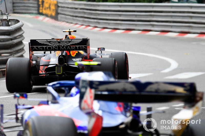 Pierre Gasly, Red Bull Racing RB15, Alexander Albon, Toro Rosso STR14