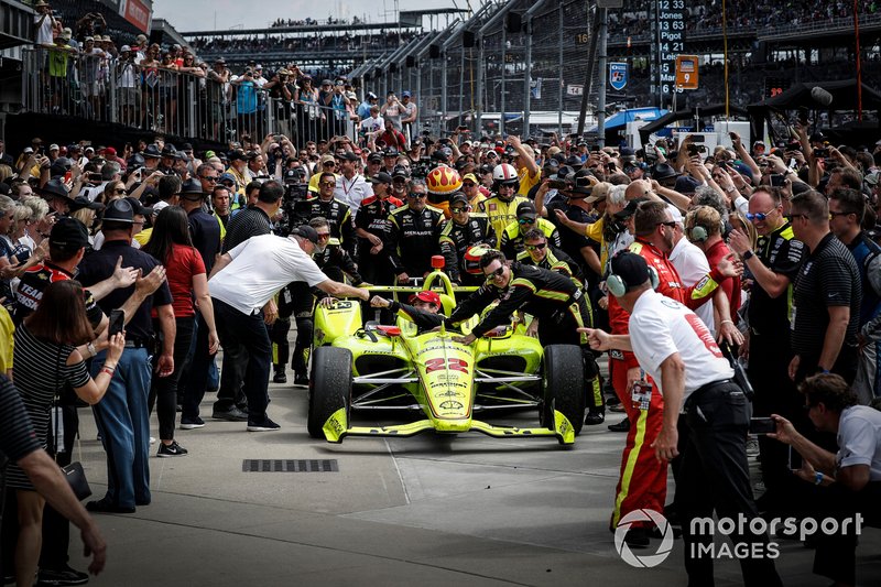 Simon Pagenaud, Team Penske Chevrolet, Victory Lane