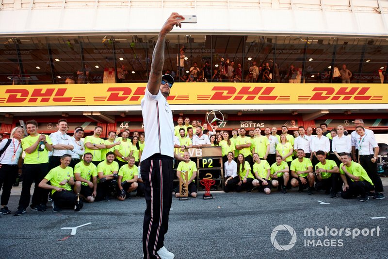 Lewis Hamilton, Mercedes AMG F1, 1st position, and the Mercedes team celebrate victory