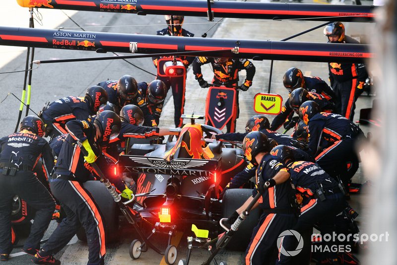 Pierre Gasly, Red Bull Racing RB15, makes a pit stop