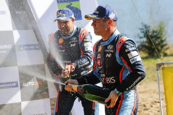 Podium: Sébastien Loeb, Daniel Elena, Hyundai Motorsport Hyundai i20 Coupe WRC